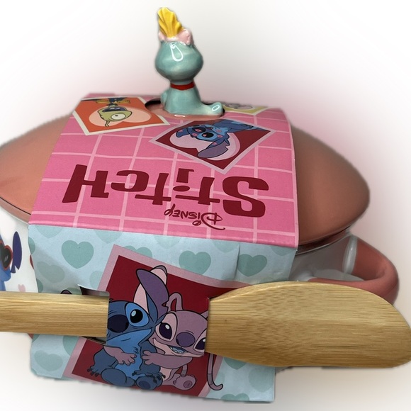 Disney Valentines Stitch Brie Baker NIB - Picture 3 of 5